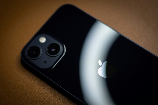 refurbished iphone 13 wallpaper image